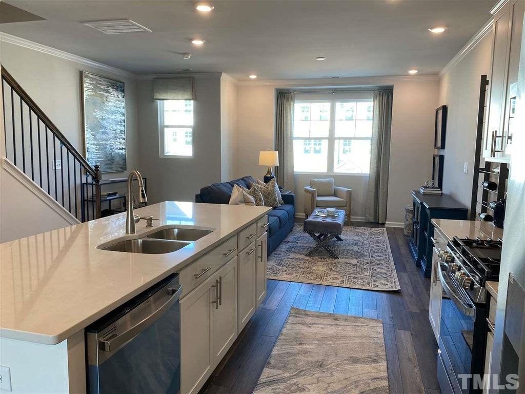 1044 Shoreside Drive - Photo 4 of 20