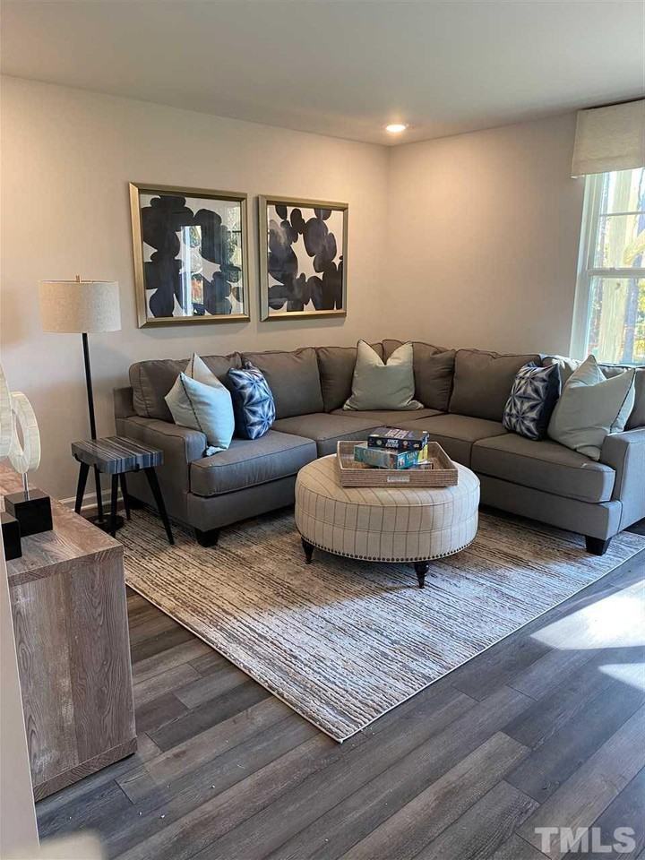 1044 Shoreside Drive - Photo 7 of 20