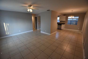1524 Arizona Ave Ne - Photo 2 of 14