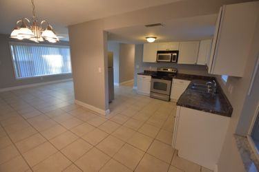 1524 Arizona Ave Ne - Photo 3 of 14