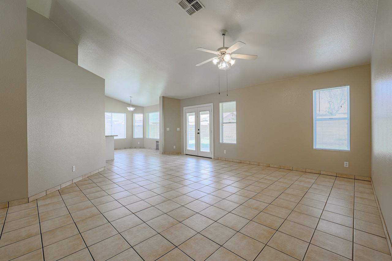 6164 E Grandview St - Photo 4 of 30