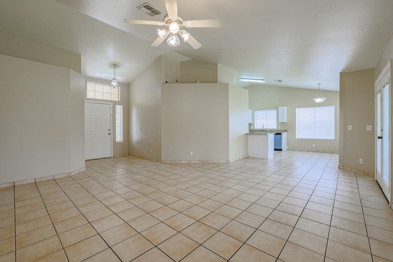 6164 E Grandview St - Photo 5 of 30