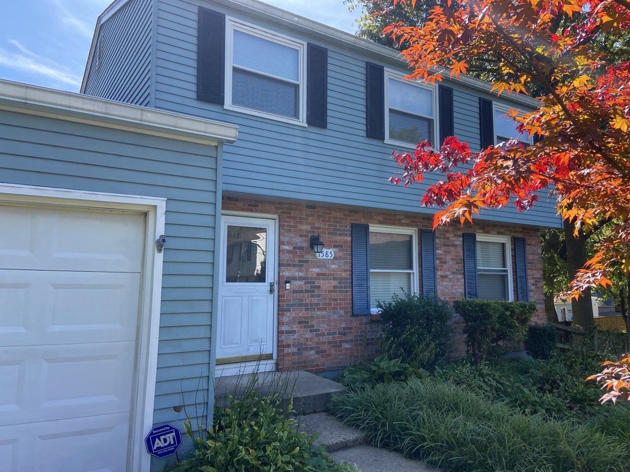 1585 Elmwood Ct - Photo 2 of 27