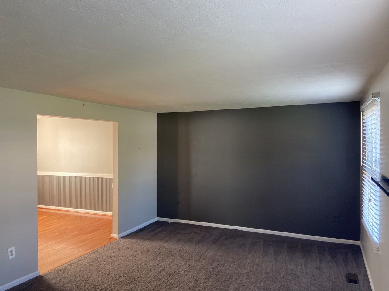 1585 Elmwood Ct - Photo 3 of 27