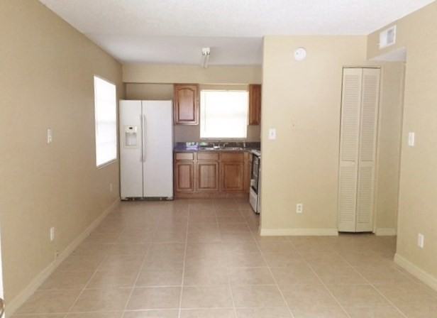 9314 N Hartts Dr - Photo 2 of 9