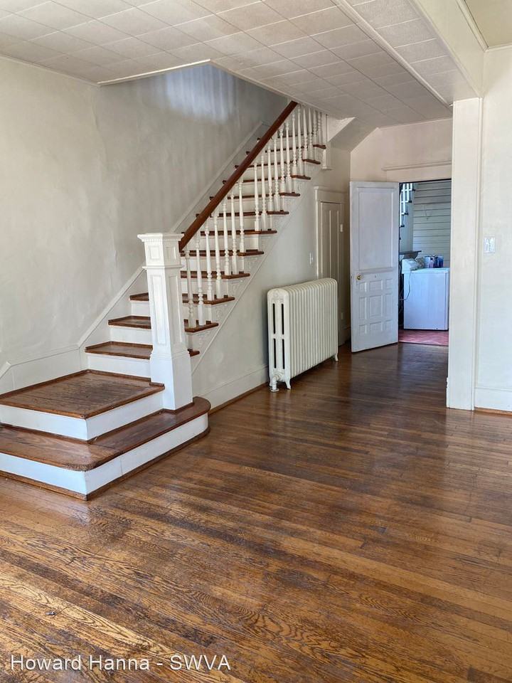 1121 Dale Ave Se - Photo 3 of 11