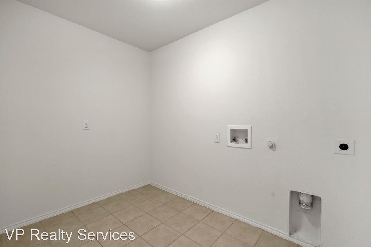 14701 Southview Trl - Photo 2 of 26