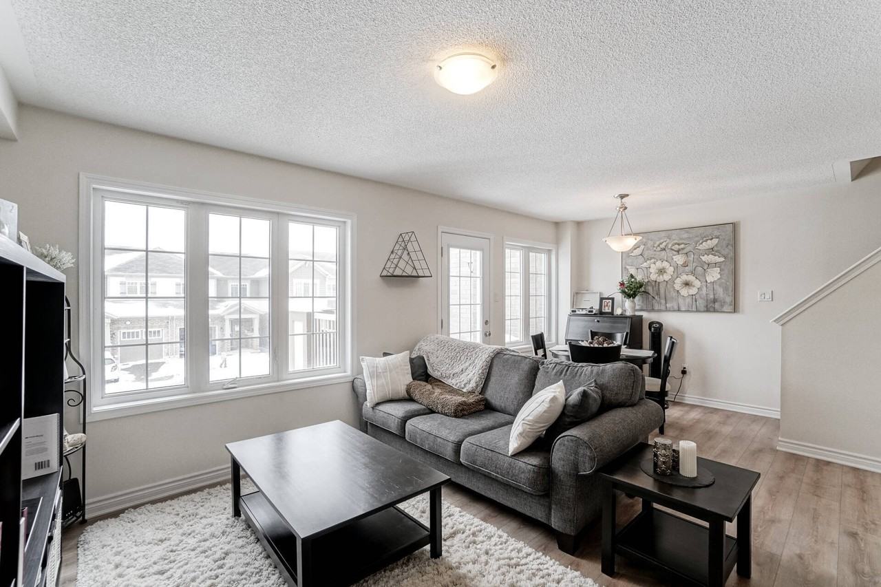 266 Reis Pl - Photo 2 of 10