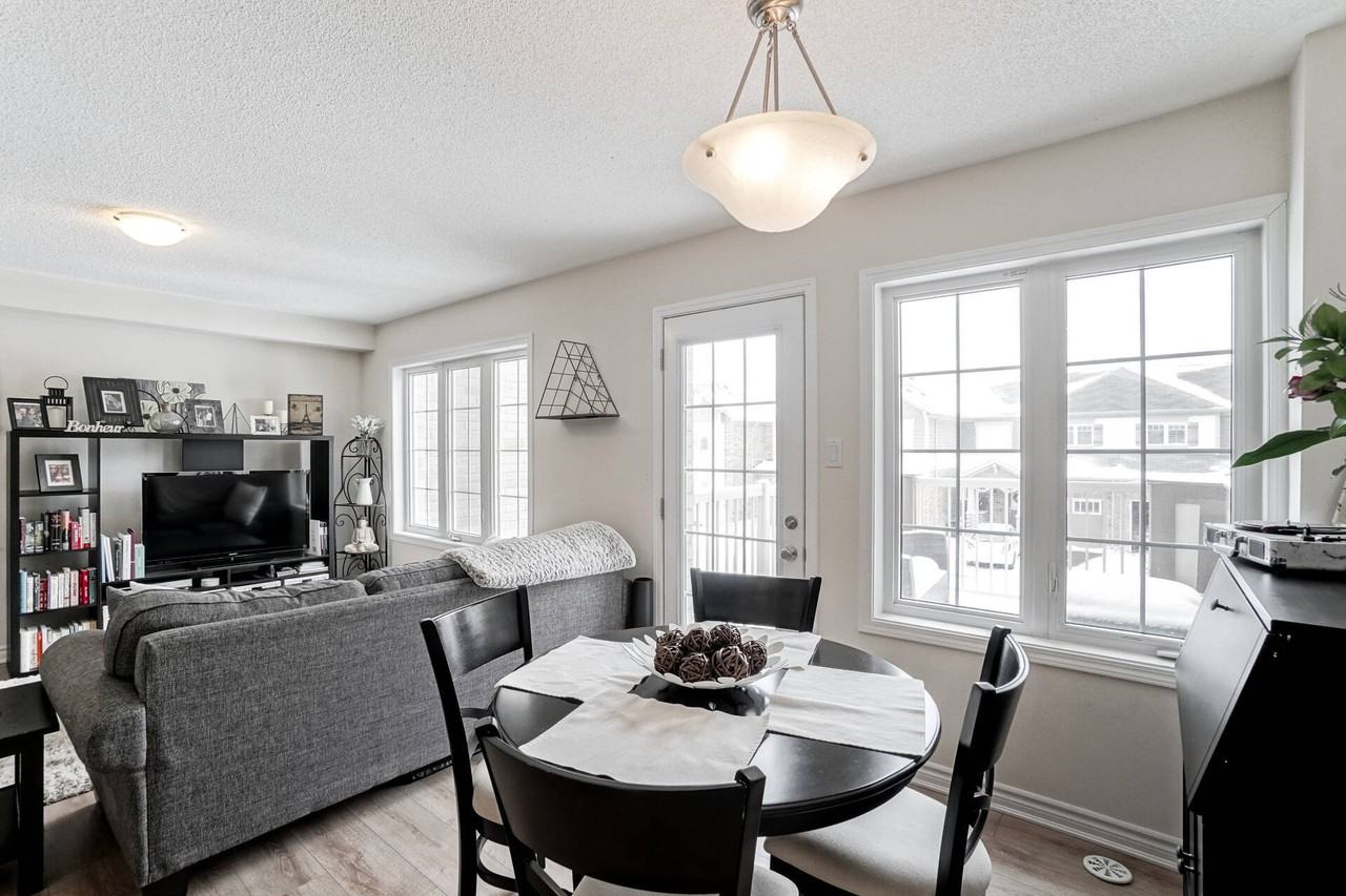 266 Reis Pl - Photo 3 of 10