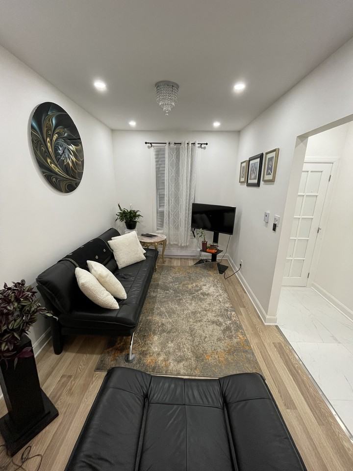 4037 Rue Evelyn - Photo 3 of 21