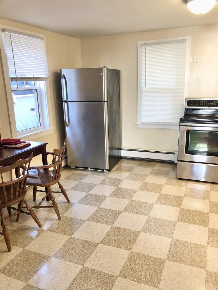 296 Turner St - Photo 3 of 29