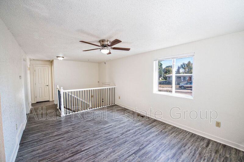 2003 W Caspian Pl - Photo 2 of 32