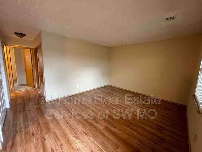 1306 E Mcdaniel St #8 - Photo 2 of 7