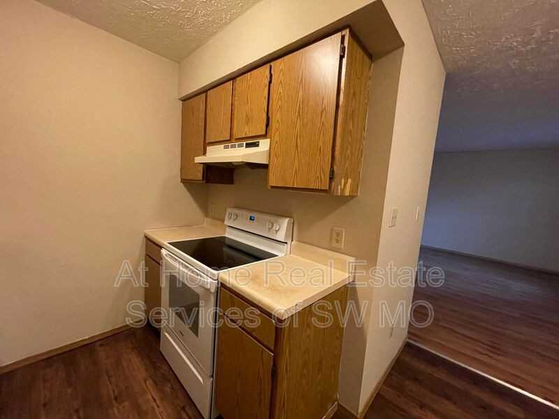 1306 E Mcdaniel St #8 - Photo 4 of 7