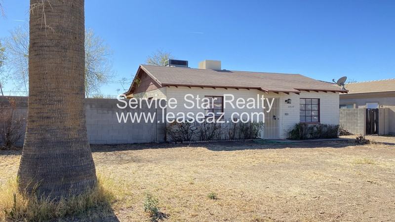 3037 E Hartford Ave - Photo 3 of 19