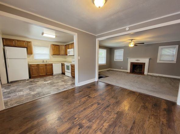 610 W 24 1/2 St - Photo 3 of 9