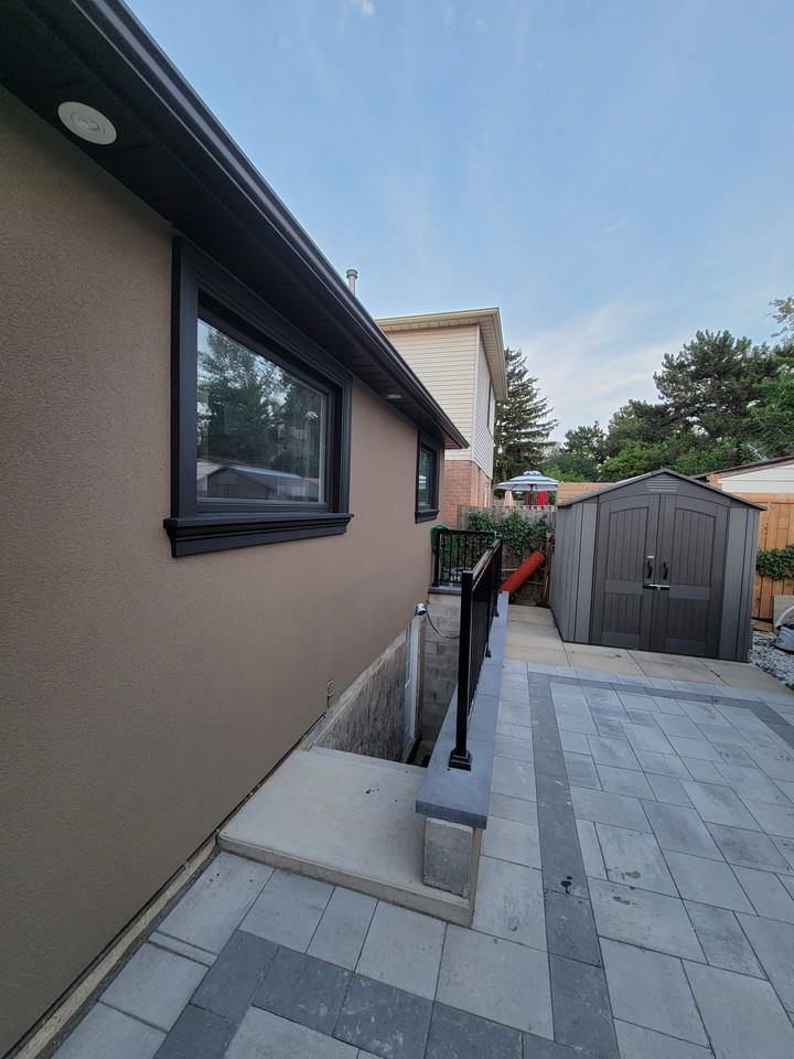 3198 Anderson Crescent - Photo 2 of 9