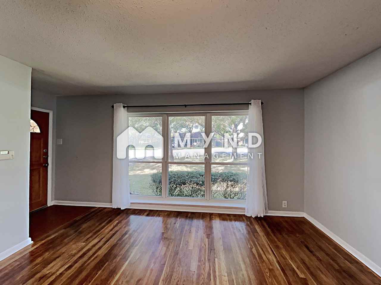 709 Dumont Dr - Photo 2 of 18