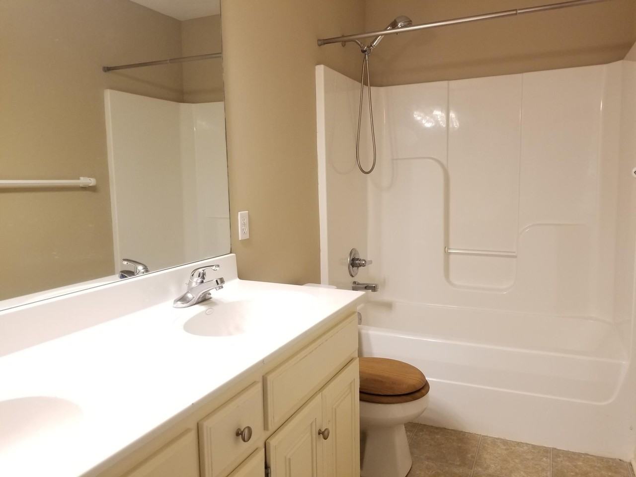 5701 Ne Hidden Meadow Dr - Photo 5 of 18