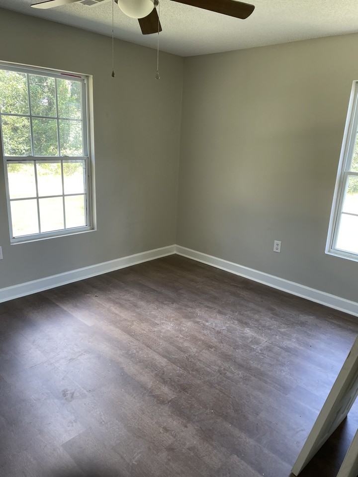 321 Northlake Drive - Photo 2 of 7