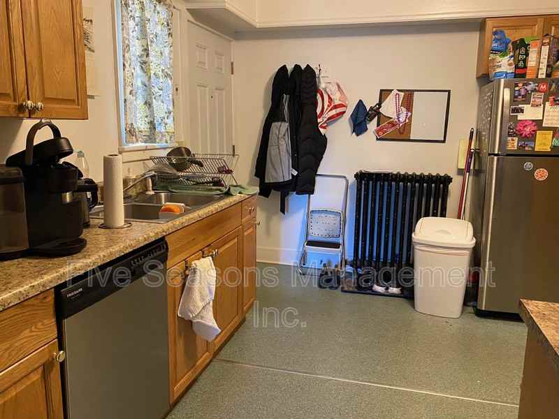 311 S Union St - Photo 6 of 13