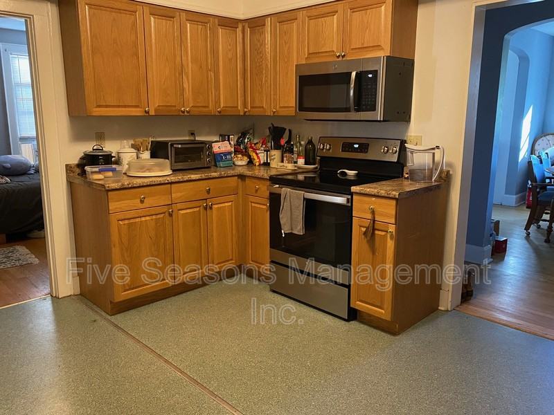 311 S Union St - Photo 7 of 13