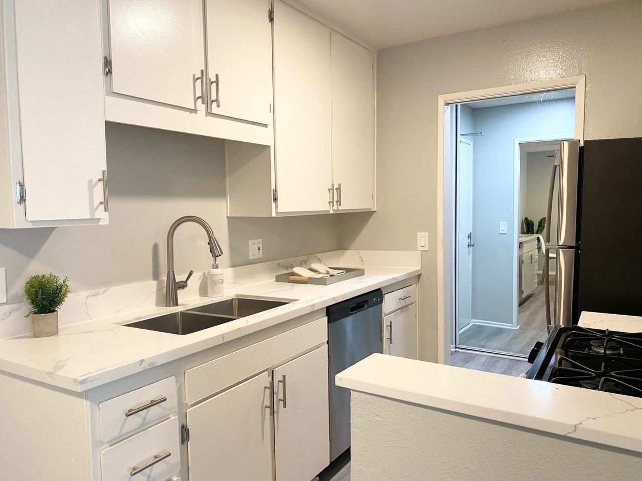 The Hills Apartments at Thousand Oaks - Photo 5 of 9