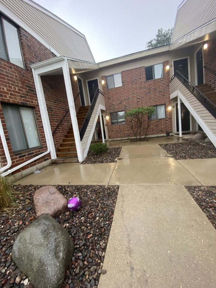 1537 Westminster Dr #106