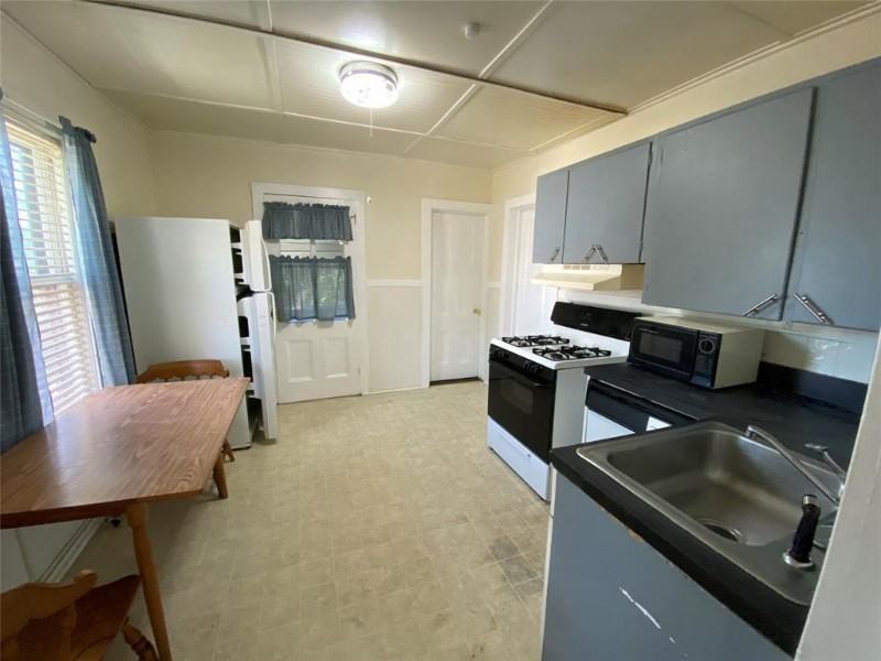 21 Lincoln Ave #2 - Photo 4 of 12