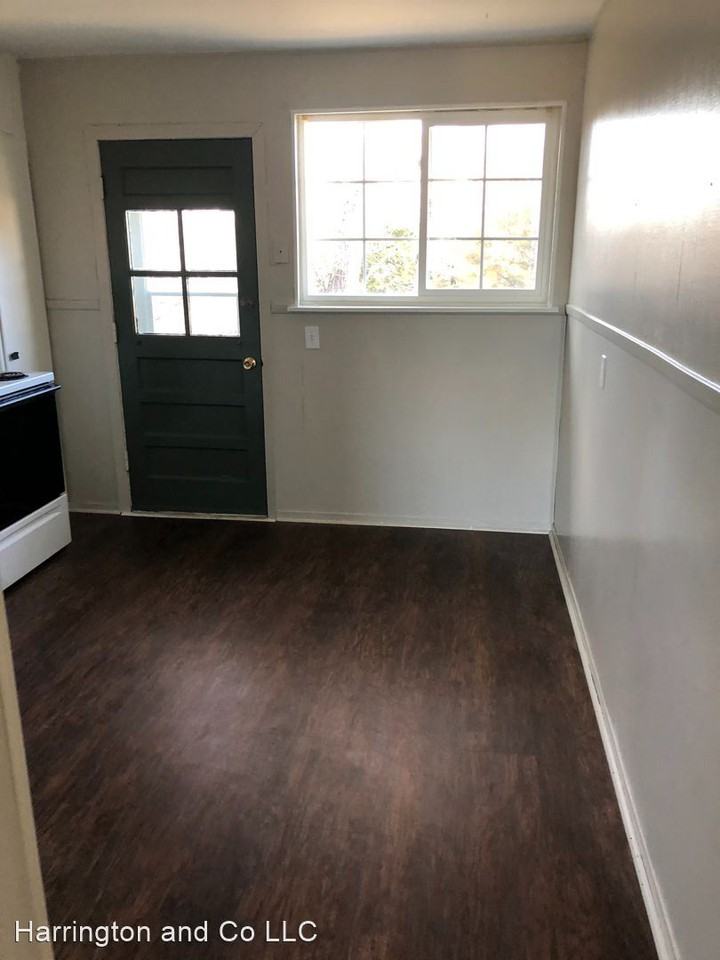 210 E 10th - Photo 2 of 8