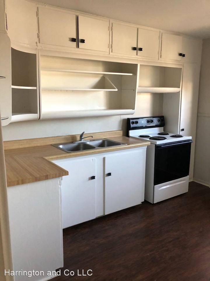 210 E 10th - Photo 3 of 8