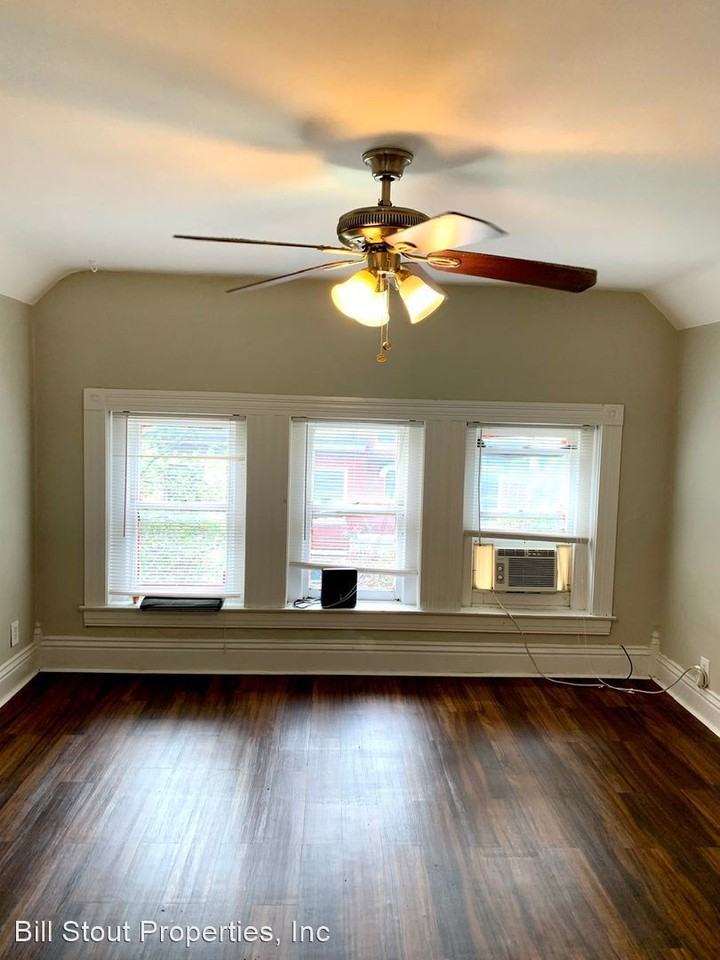 319 W. Lee Street - Photo 3 of 10