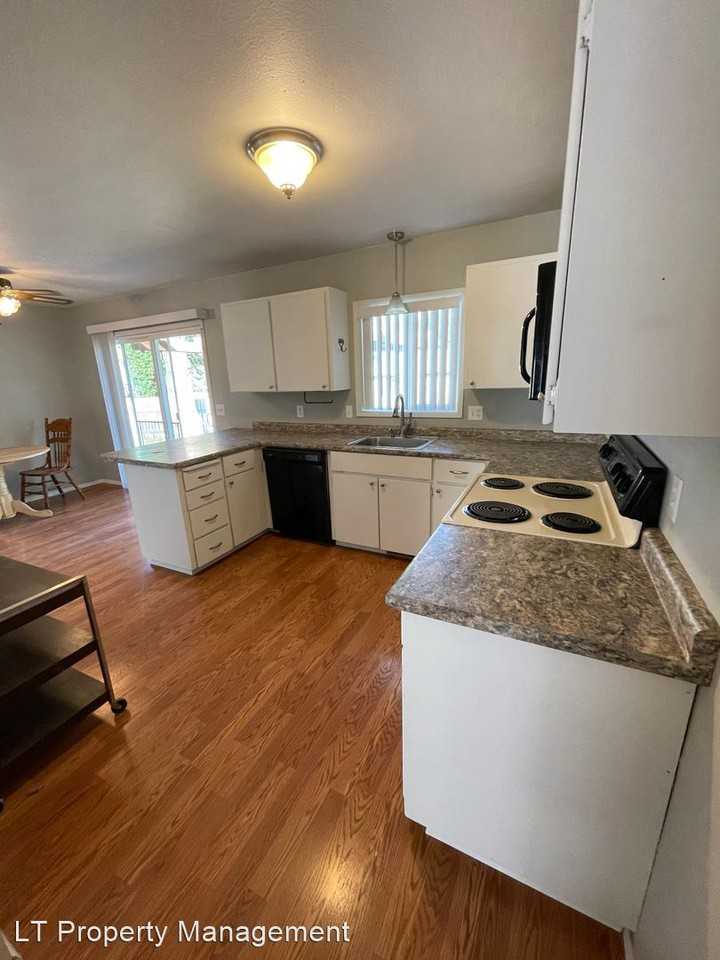 3302 N 19th St - Photo 3 of 20