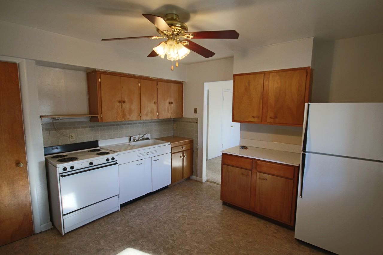 219 W 2nd St - Photo 3 of 7