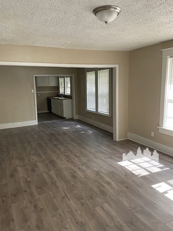 520 Josephine St - Photo 2 of 20