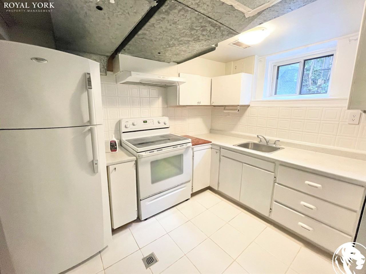 44 Sundance Cres #2 - Photo 2 of 14