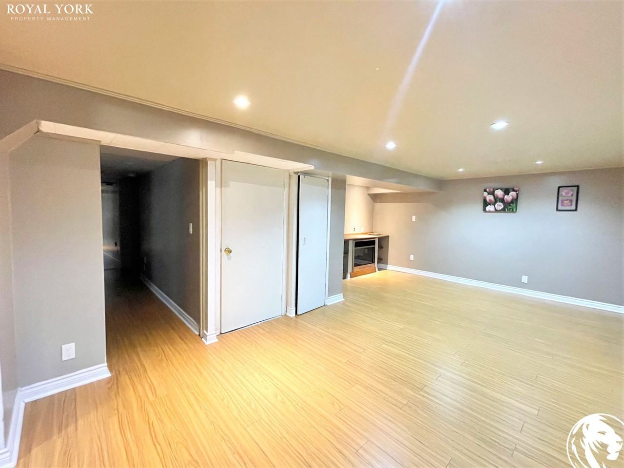 44 Sundance Cres #2 - Photo 3 of 14