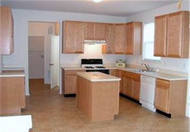 19 Howard St - Photo 2 of 6