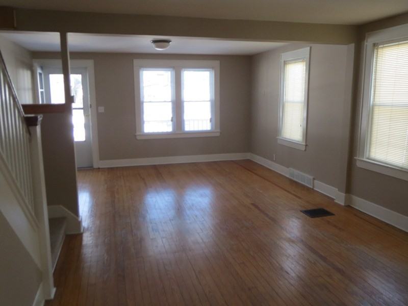 406 Runyon Ave - Photo 3 of 16