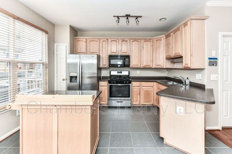 3845 Eisenhower Ave - Photo 4 of 36
