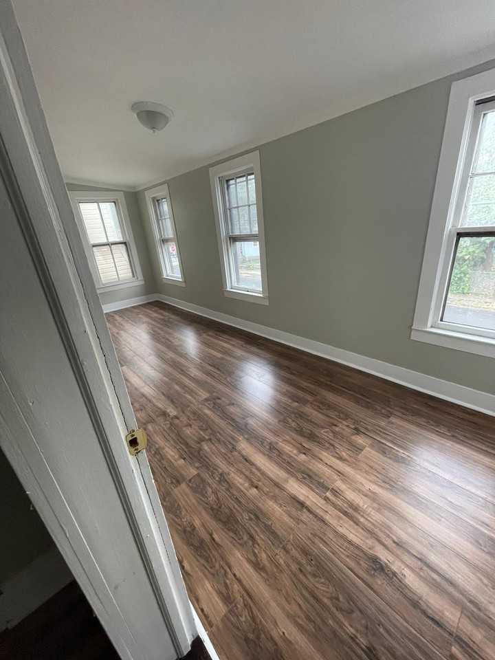1082 Bond St #2 — photo 6 of 7