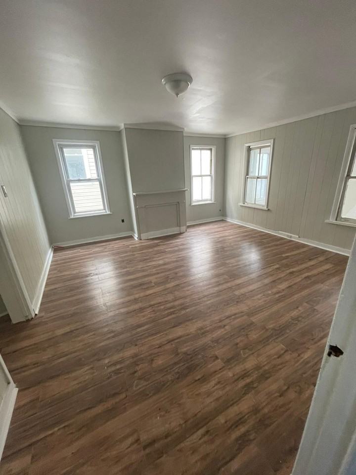 1082 Bond St #2 — photo 2 of 7