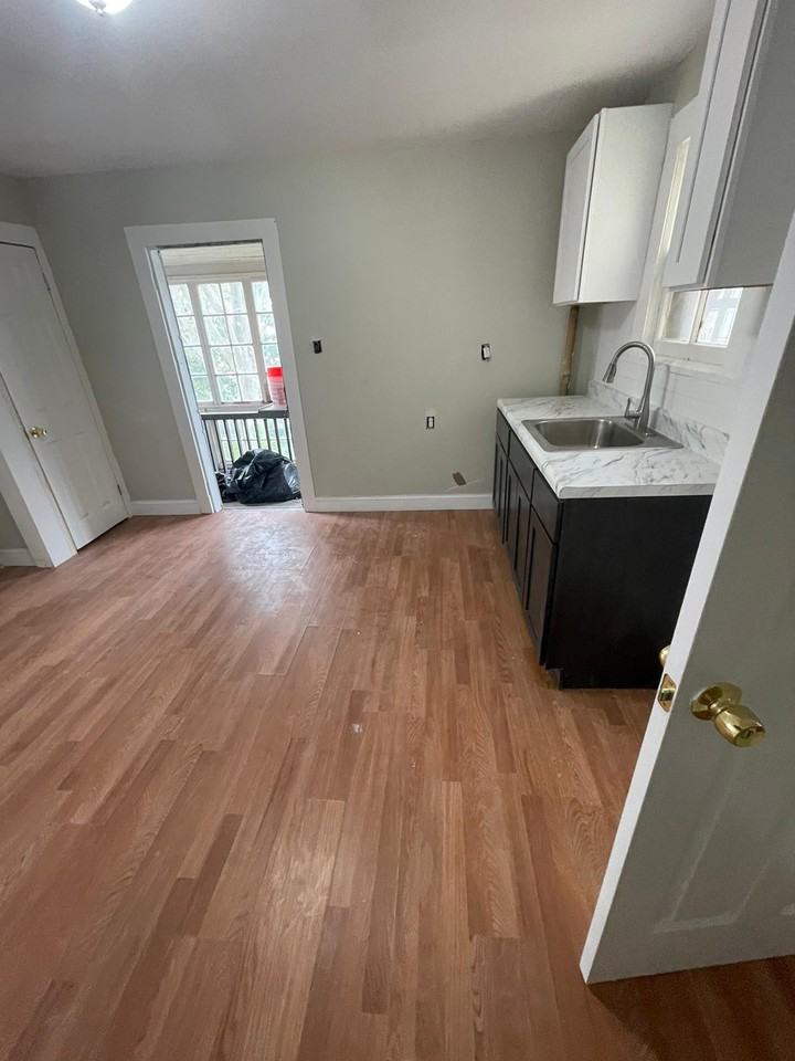 3 Bedrooms at 1082 Bond St #2, Elizabeth NJ — photo 1