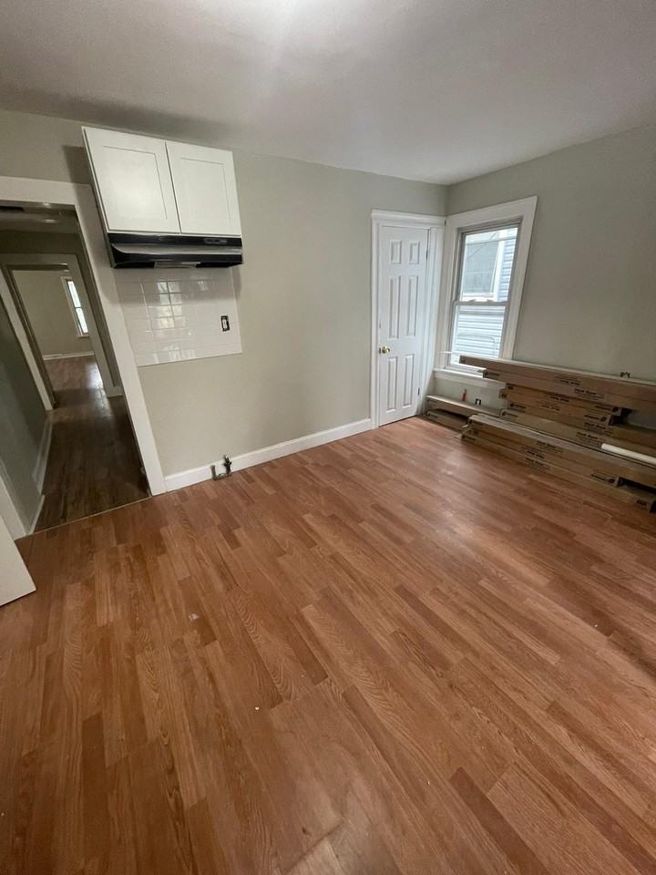 1082 Bond St #2 — photo 5 of 7