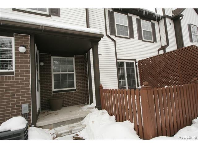 190 Barrington Cir - Photo 3 of 27