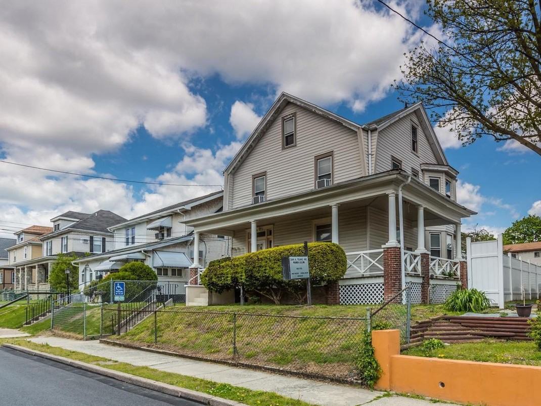 1541 Chichester Ave - Photo 2 of 25