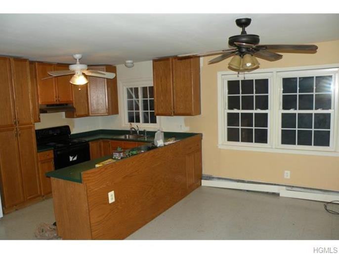 568 Eagle Valley Rd - Photo 2 of 11