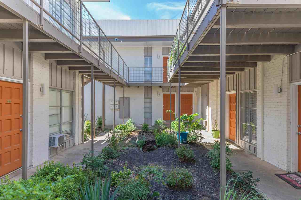 Eclipse at Oak Lawn - Photo 2 of 23