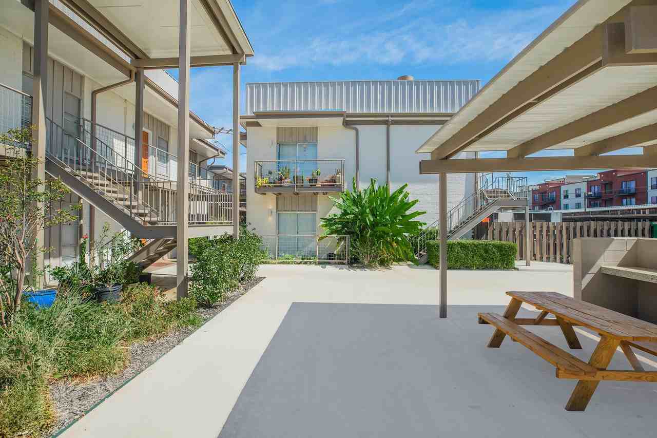 Eclipse at Oak Lawn - Photo 3 of 23