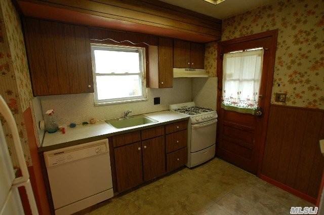 87 Collins Ave - Photo 2 of 7